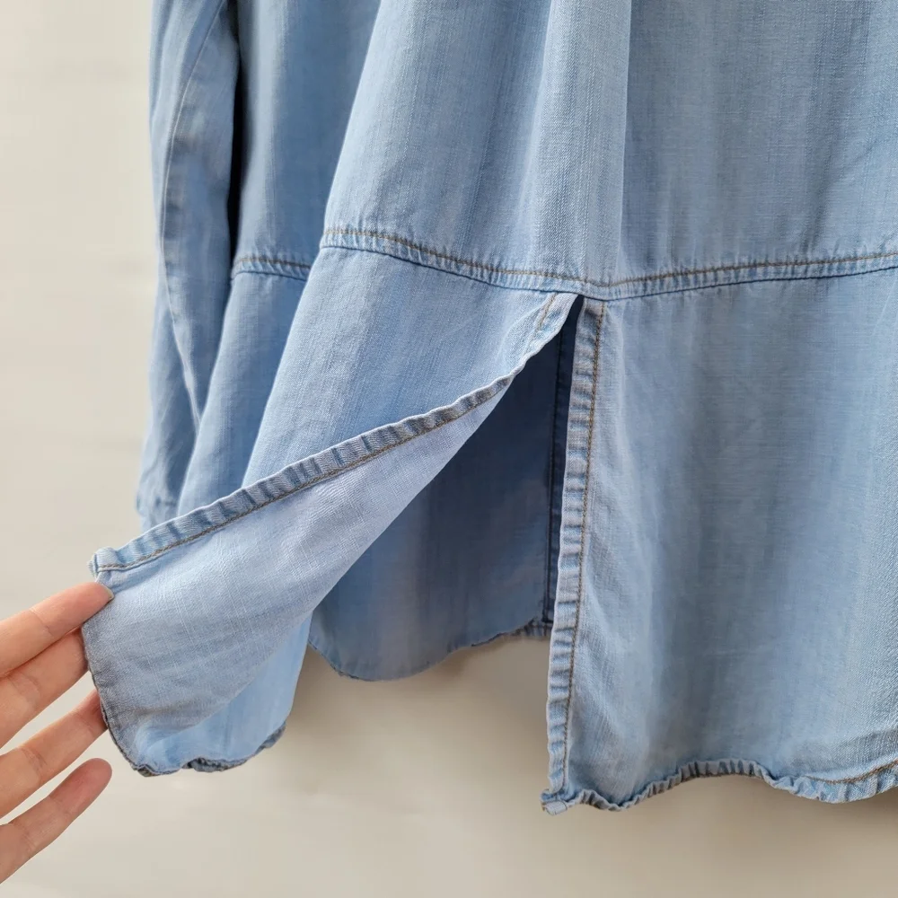 Bella Dahl Chambray Blouse Size Medium Blue Split Back Roll Tab Sleeves Coastal - Picture 13 of 16